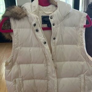 American eagle white puffer vest!
